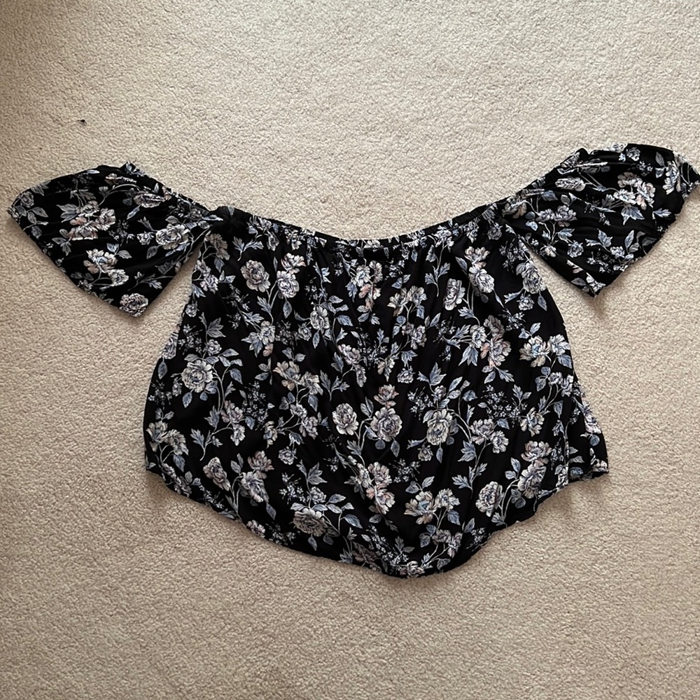 American Eagle off the shoulder top